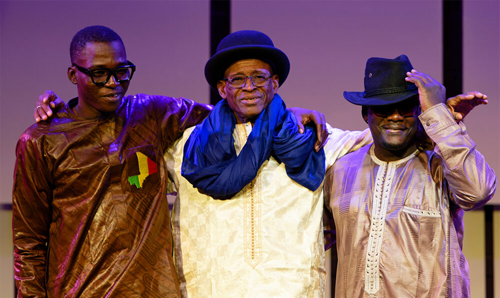 Ali “Bounaly” Traoré and Mahalmadane “Bountel” Traoré with Afel in center. Photo by Abdoulaye Traoré.