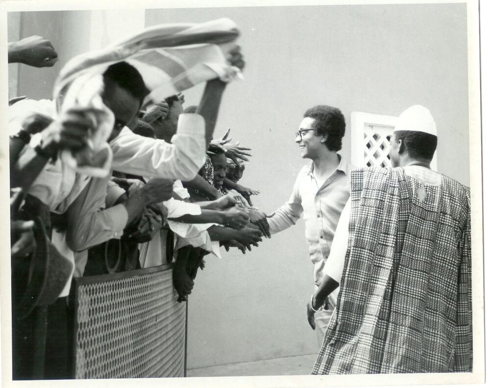 Georges mobbed at the Bamako, Mali, airport